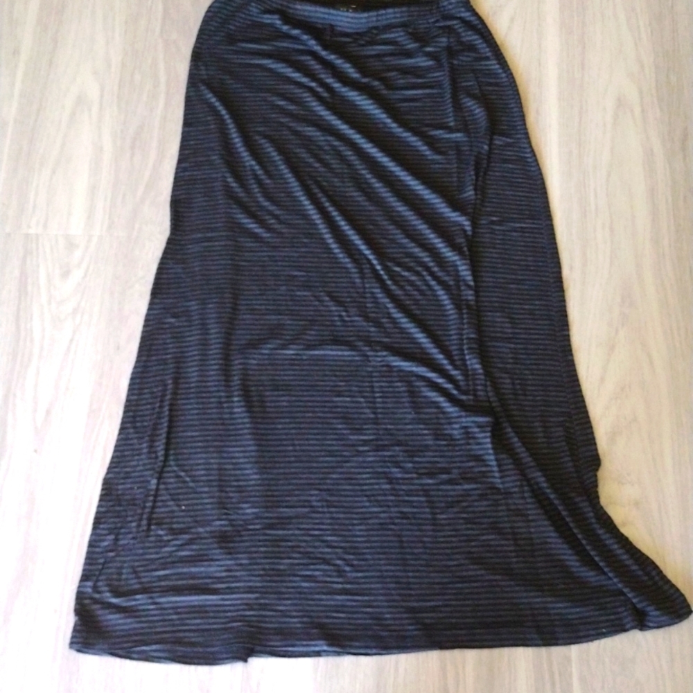 Black and gray maxi skirt
